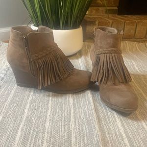 Like new Cute wedged booties size 11